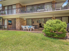56 'Bay Parklands', 2 Gowrie Ave - ground floor, air conditioned & Foxtel